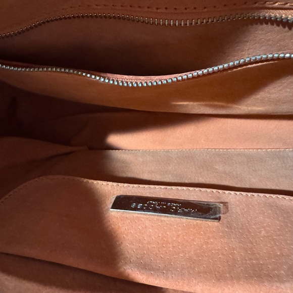 New unused Marc Jacobs Venetia Calf leather hand bag in Caramel - Picture 8 of 9